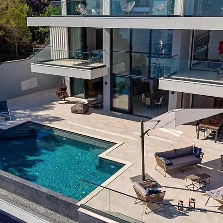 Vila Designer Few Steps From Azure Blue Sea *