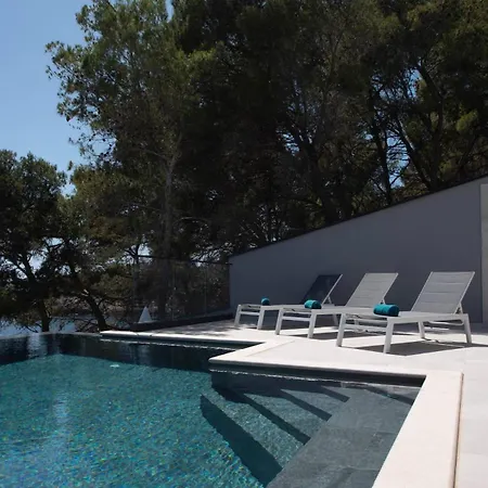 Designer Few Steps From Azure Blue Sea Vila Brna