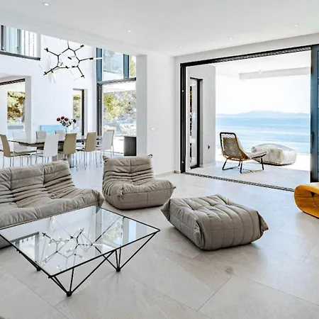 Vila Designer Few Steps From Azure Blue Sea Brna