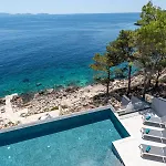 Designer Few Steps From Azure Blue Sea * Brna