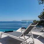 Designer Few Steps From Azure Blue Sea Brna