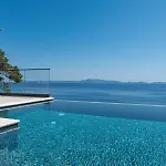 Designer Few Steps From Azure Blue Sea * Brna
