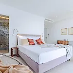Designer Few Steps From Azure Blue Sea * Brna