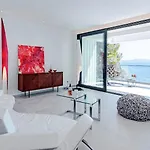 Designer Few Steps From Azure Blue Sea Βίλα *