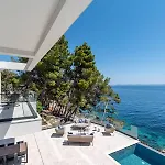 Designer Few Steps From Azure Blue Sea Βίλα *