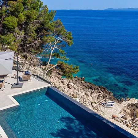 Villa Designer Few Steps From Azure Blue Sea Brna