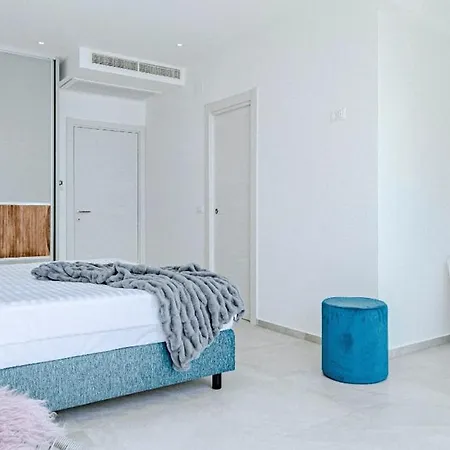 Designer Few Steps From Azure Blue Sea Villa