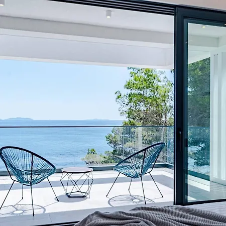 Designer Few Steps From Azure Blue Sea Villa Brna