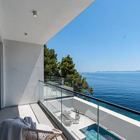 Villa Designer Few Steps From Azure Blue Sea Brna