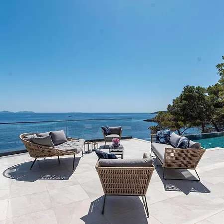 Designer Few Steps From Azure Blue Sea Villa *