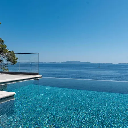 Designer Few Steps From Azure Blue Sea * Brna