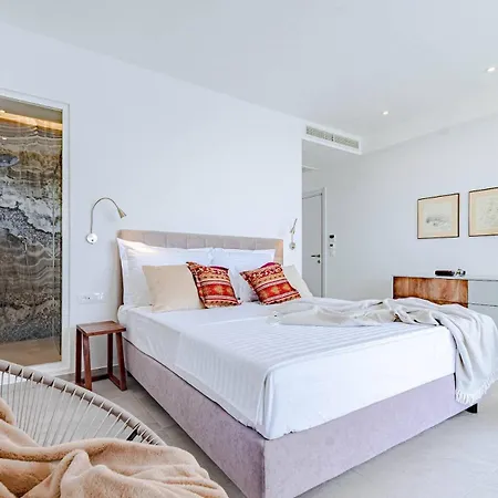 Designer Few Steps From Azure Blue Sea * Brna