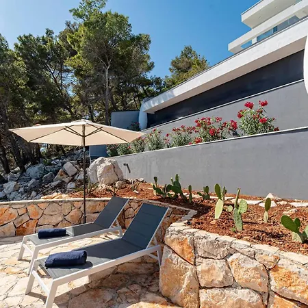 Villa Designer Few Steps From Azure Blue Sea