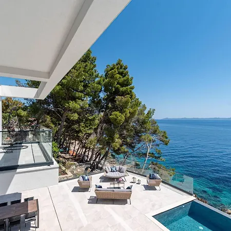 Designer Few Steps From Azure Blue Sea Вилла *