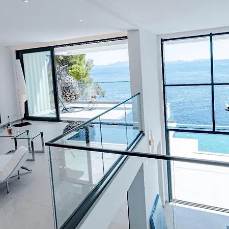 Designer Few Steps From Azure Blue Sea Вилла *