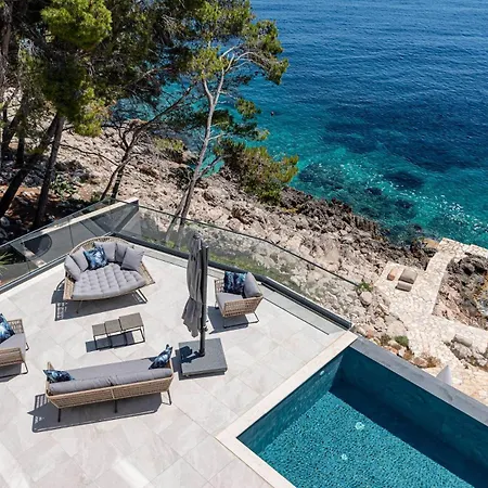 Designer Few Steps From Azure Blue Sea Вилла Брна